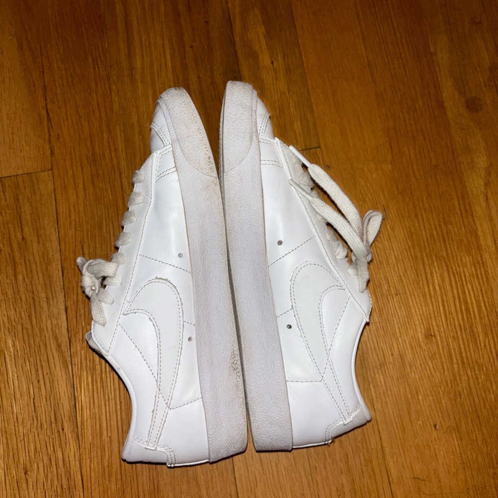 Nike White Blazer 77 Classic Low-Top Sneakers, lightly warn size 7.5